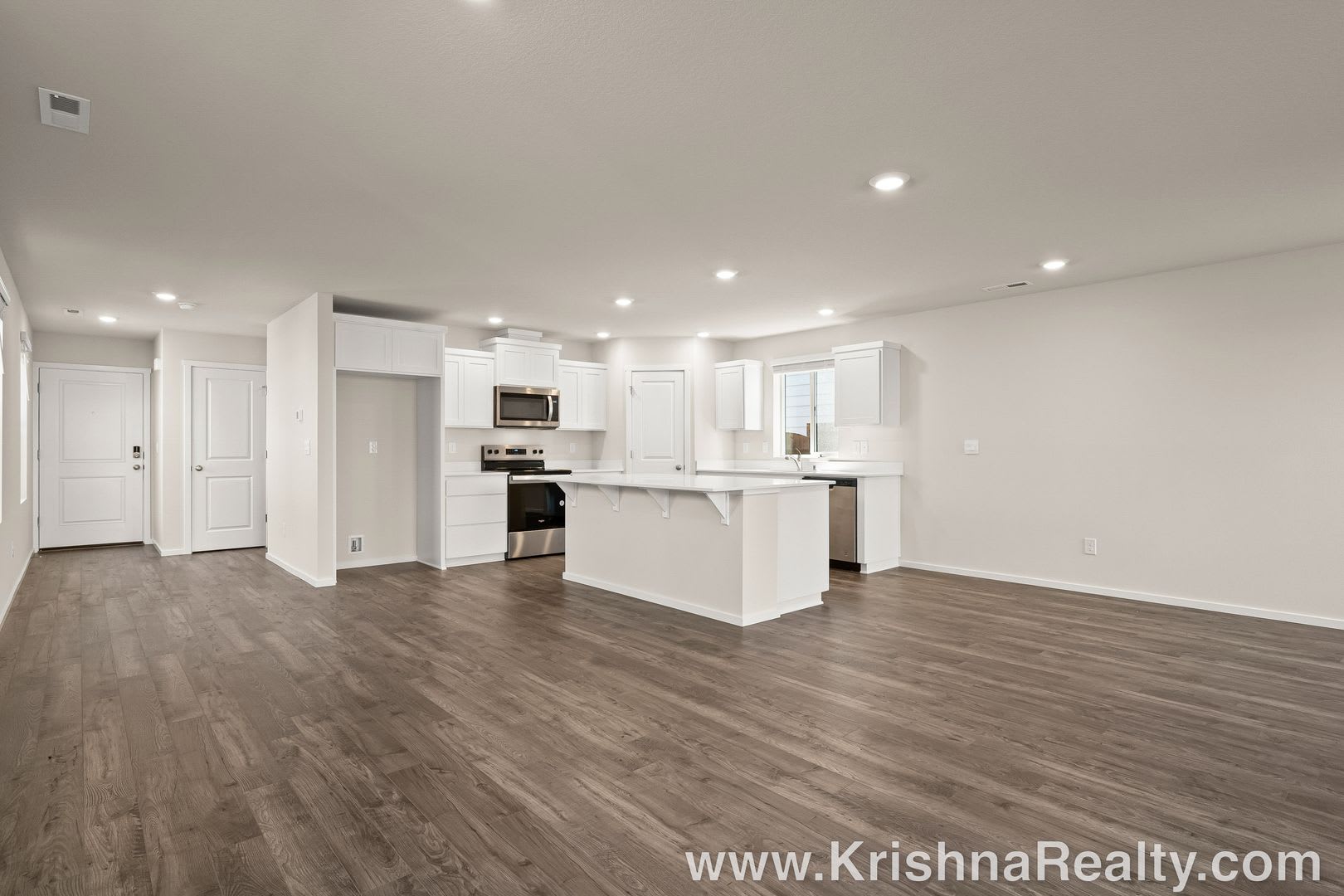 Beautiful NEWER 4 Bedroom 3 Bath Single Family Home For rent – photo 3