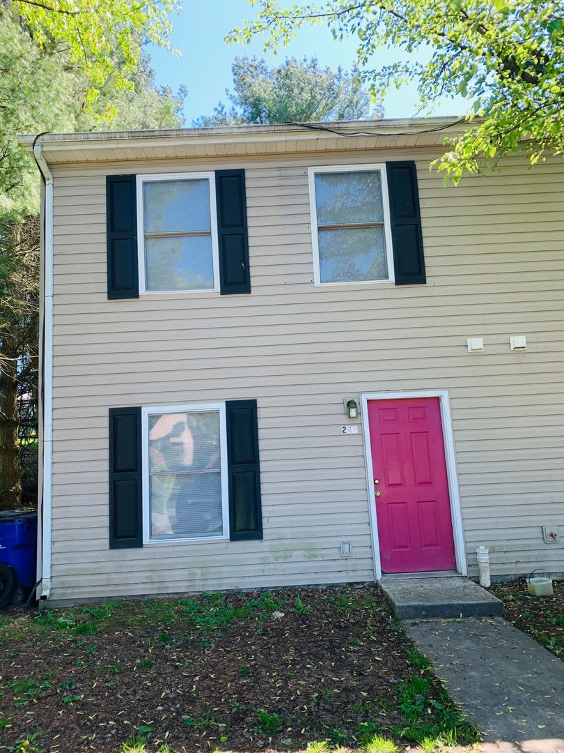 3 Bedroom 1.5 Half Bath Townhouse – photo 1