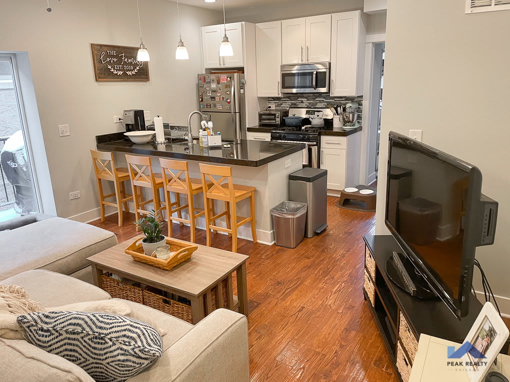 928 West George Street – photo 2