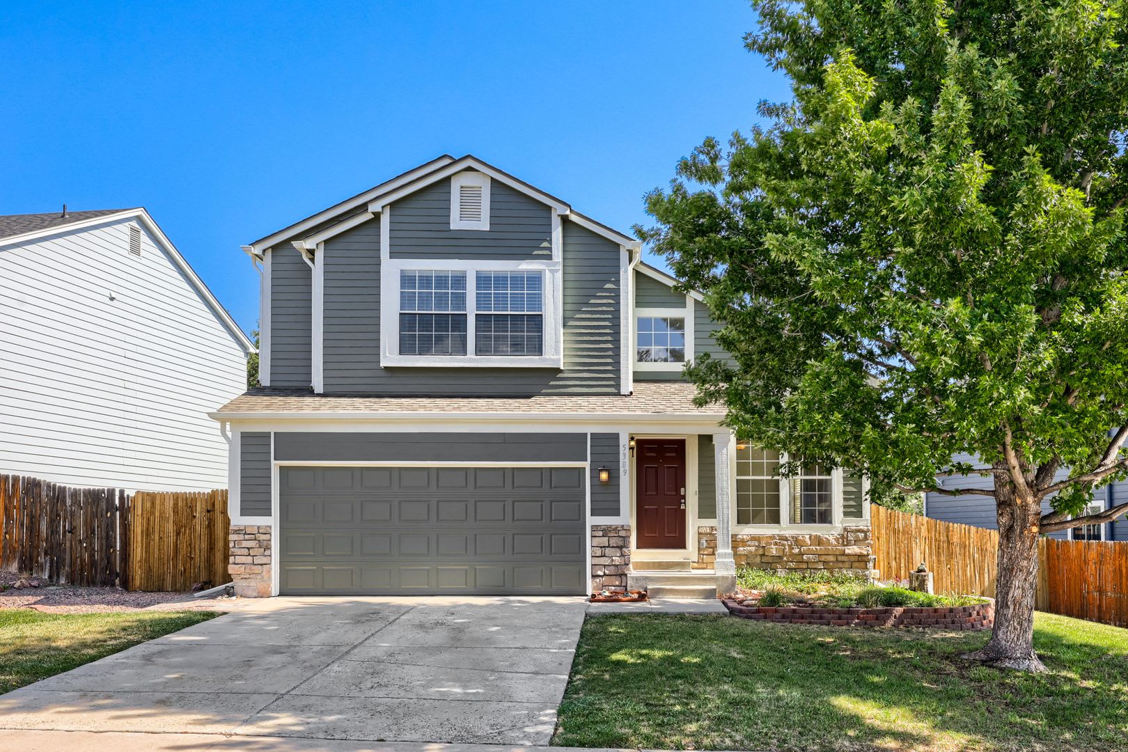 Evolve Real Estate: Meticulous Executive 4 Bedroom Up Plus Finished Basement Apartment Available NOW! – photo 1