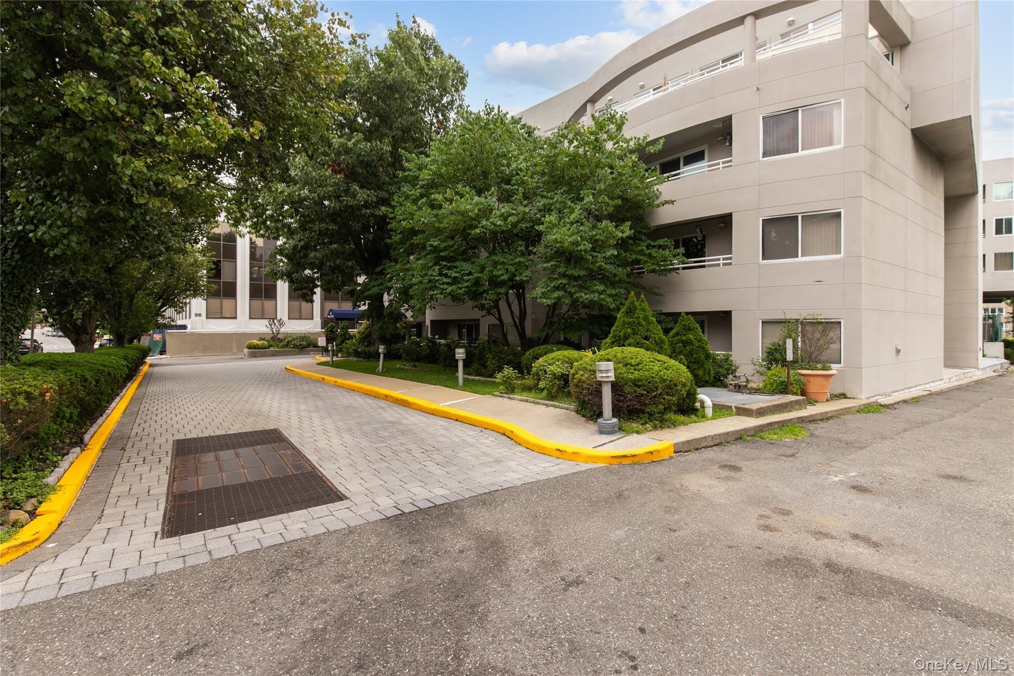 100 cuttermill Road – photo 3