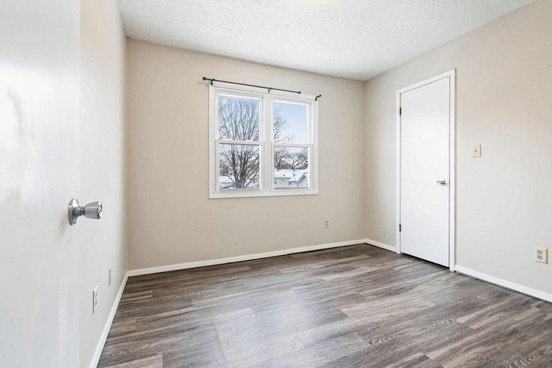 ***Receive 1 Month FREE Rent at Leavitt Park!*** – photo 5