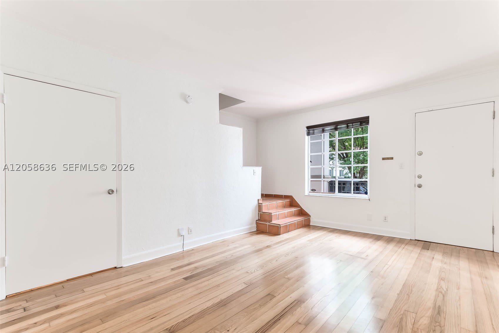 21 Madeira Ave – photo 3
