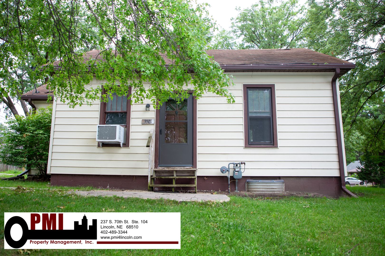 1 Bedroom, 1.5 Bathroom, House For Rent Available Now! – photo 2