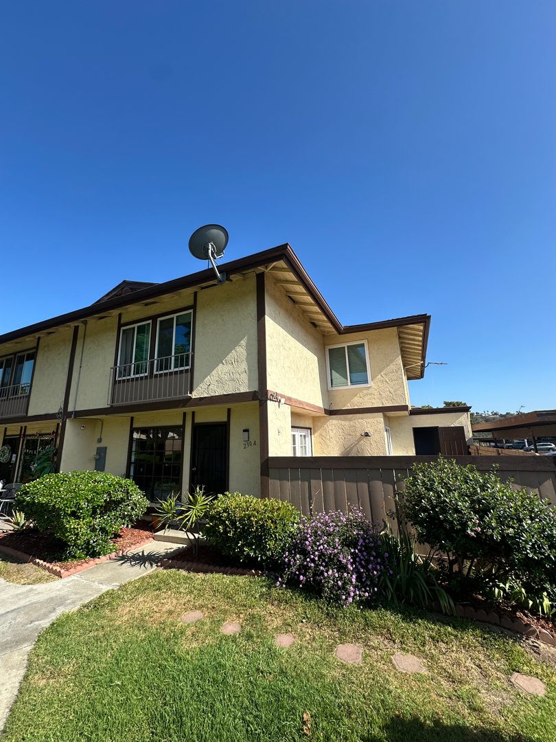 Spacious 3BR/2.5BA updated 2-story townhouse for rent with fenced patio, 2 parking spaces and more – photo 3
