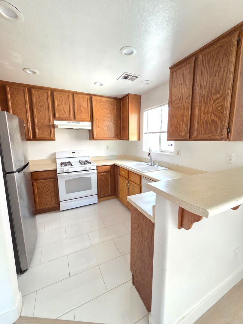 2 Story 3Bedroom Available 5034 Aesop – photo 5