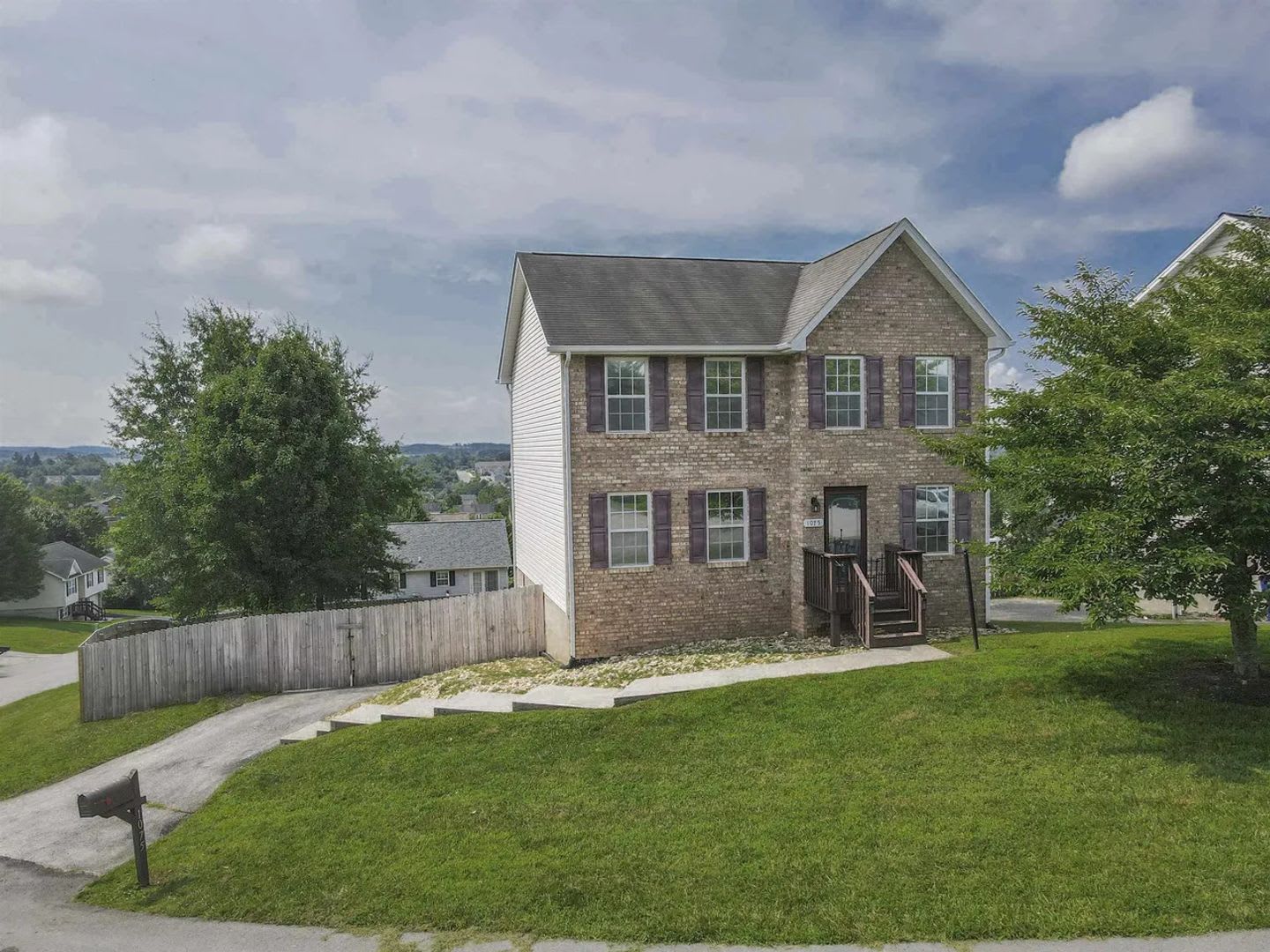 Spacious Home with Beautiful Sunroom & Lawn Care Included – photo 1