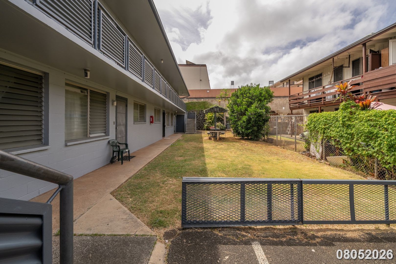 Available Now 2 Bd 1 Ba 1 Parking In Aiea – photo 2