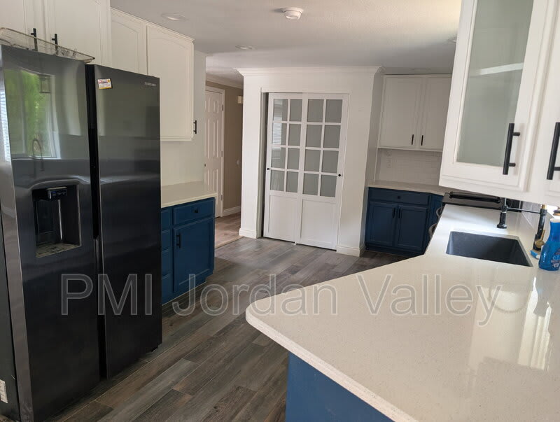 1394 North 400 East – photo 4