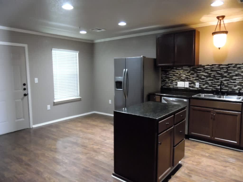 10001 Panther Way – photo 2