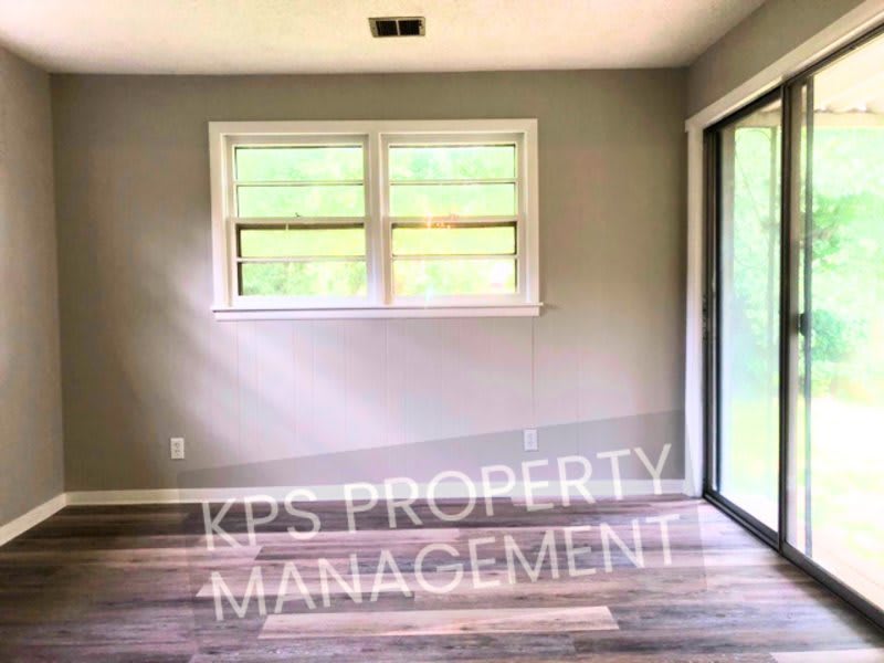 1714 Drollinger Street – photo 5