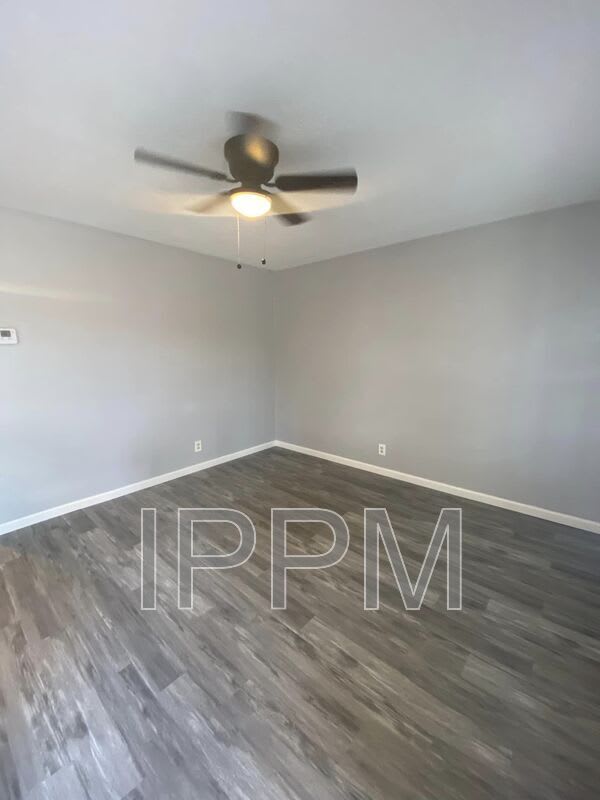 910 E. Adams – photo 3