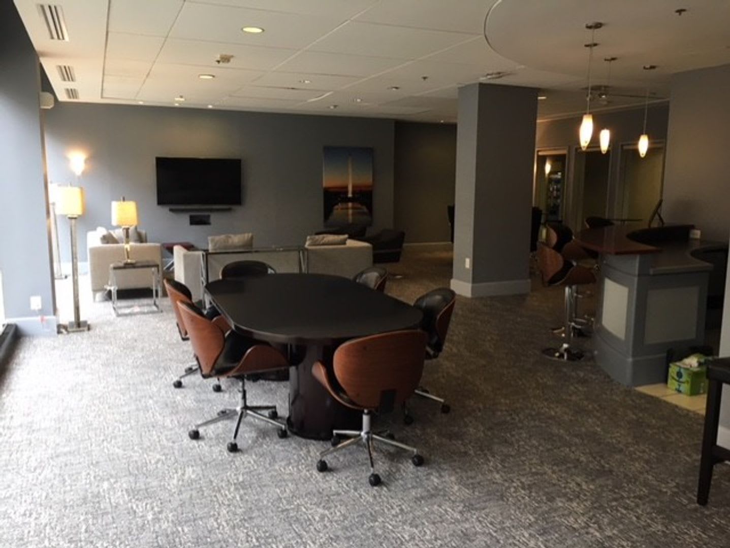 Spacious Efficiency With Modern Amenities Sw Waterfront Location Fitness Room Pool And Concierge Service – photo 2