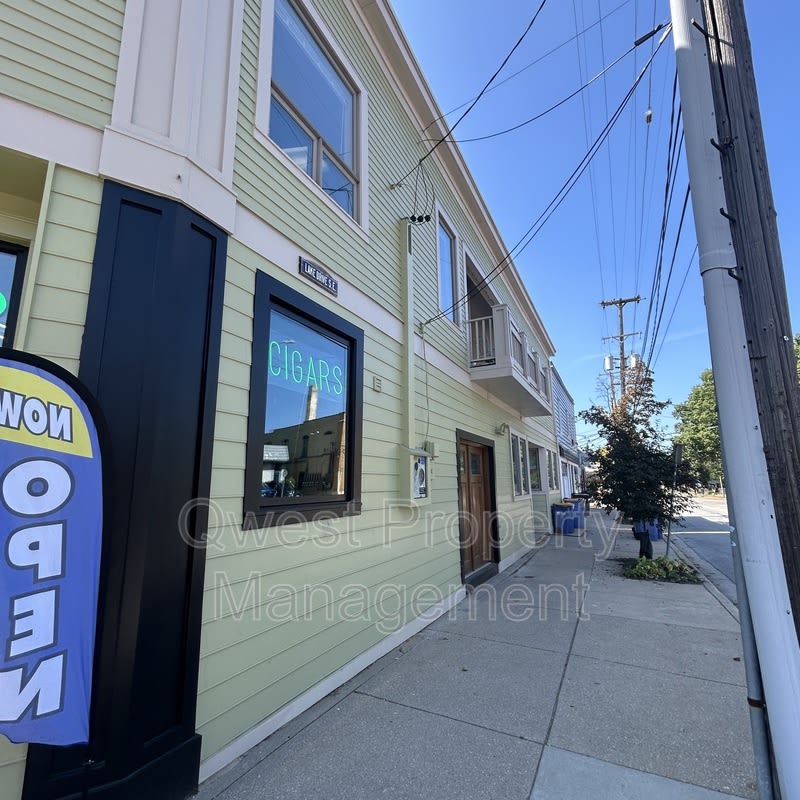975 Cherry St. SE – photo 2