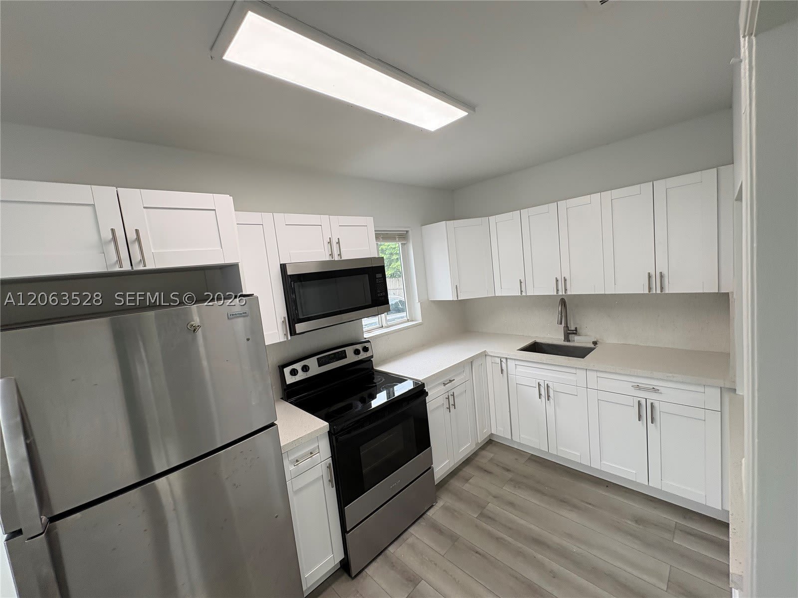 10417 Nw 6Th Ave – photo 2