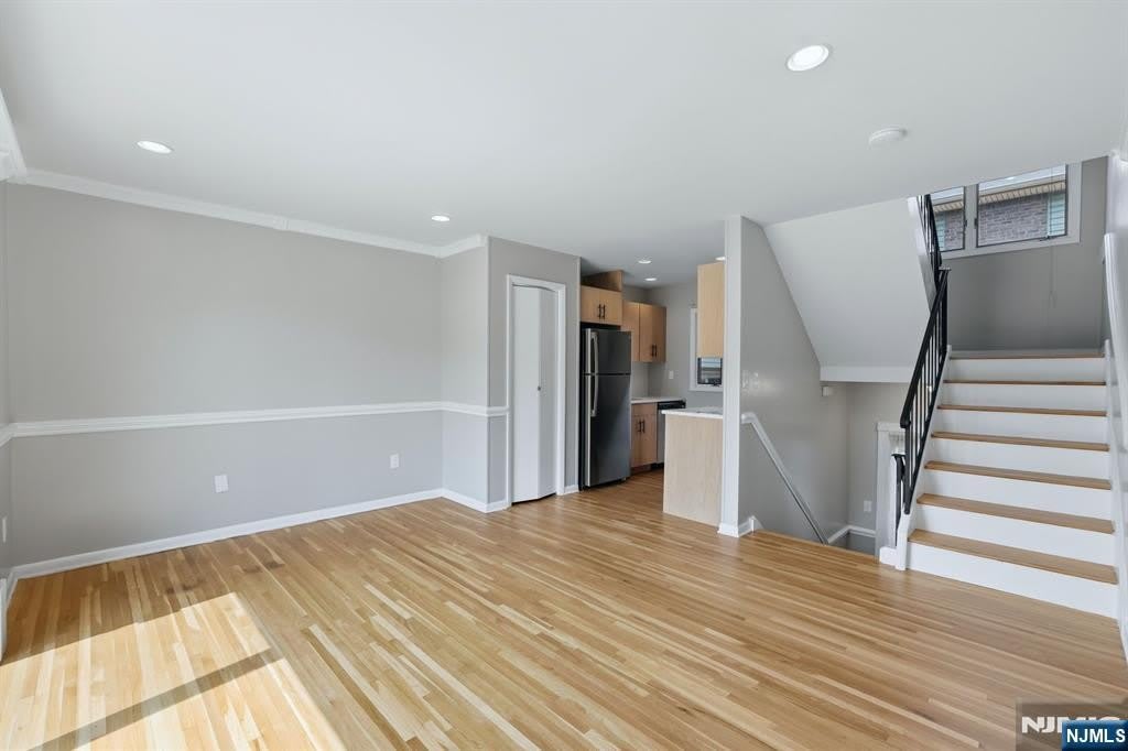 1 Coles Avenue – photo 3