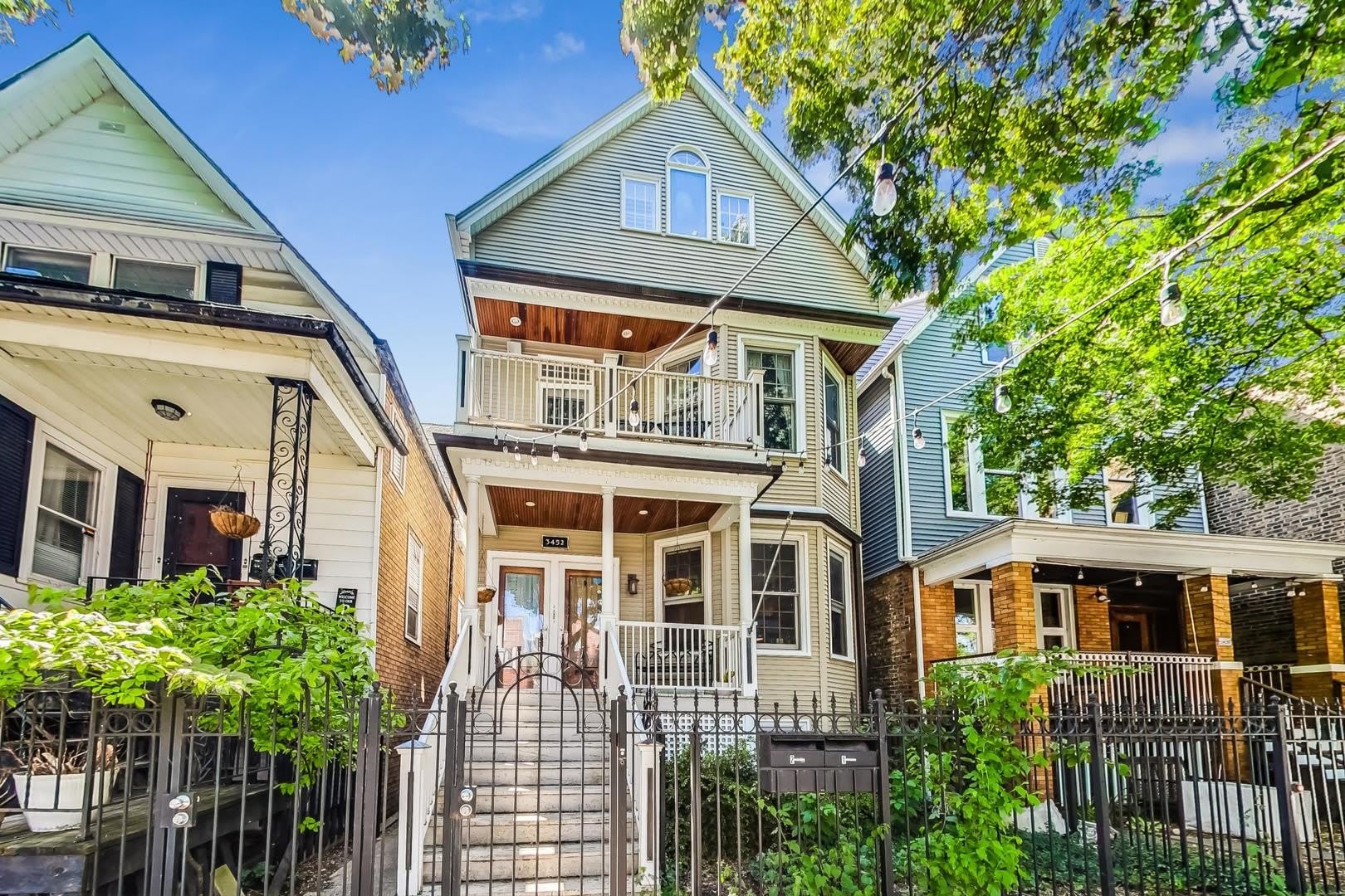 3452 N Leavitt Street – photo 1
