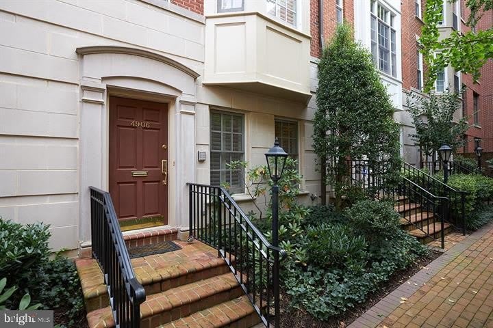 4906 MONTGOMERY Lane – photo 2
