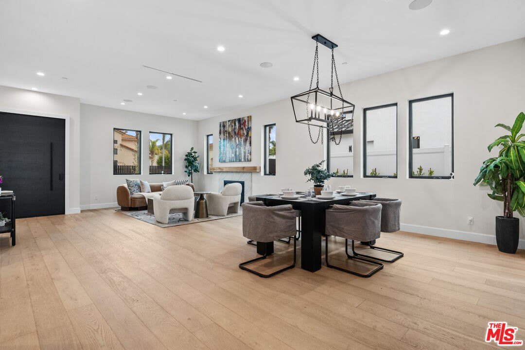 4475 Mammoth Ave – photo 2