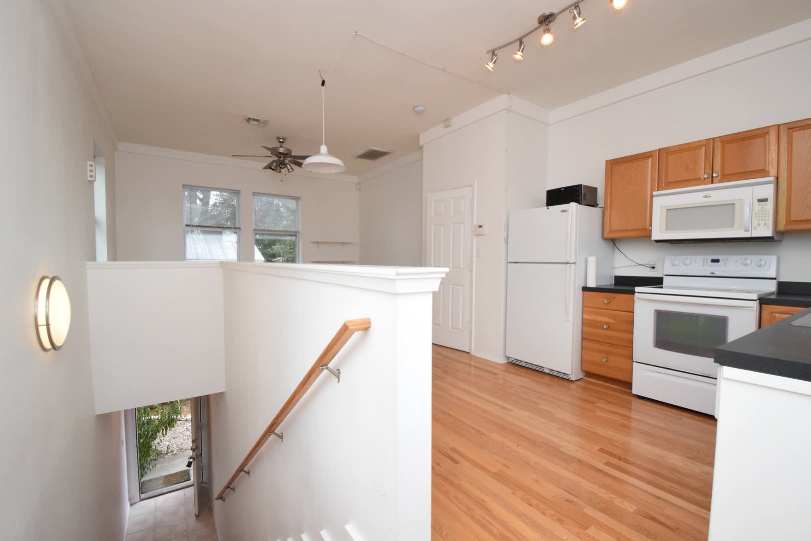Mueller Garage Apt 1600 – photo 4