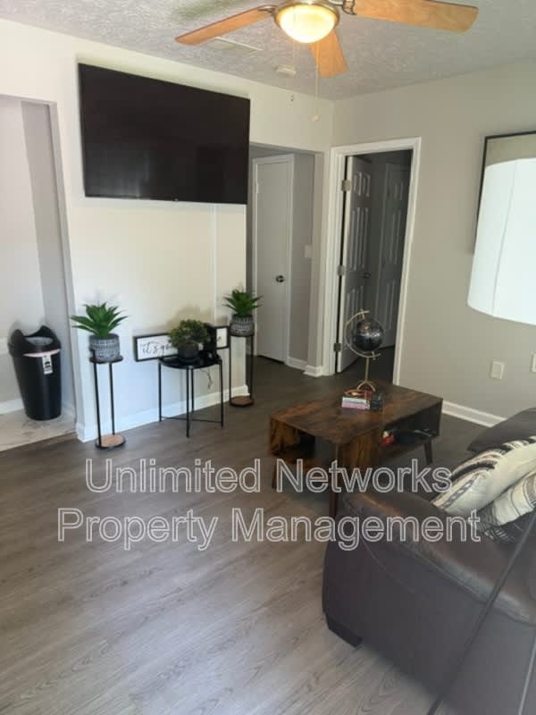 151 Lawton Street Southwest – photo 2