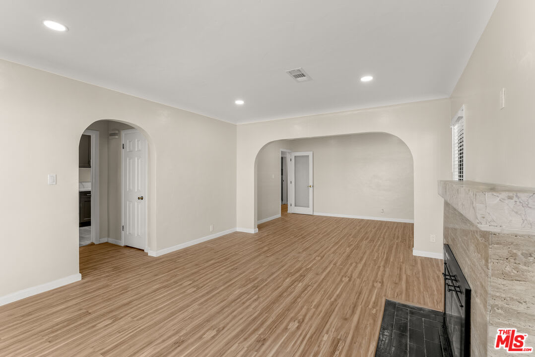 8905 South Wilton Place – photo 5