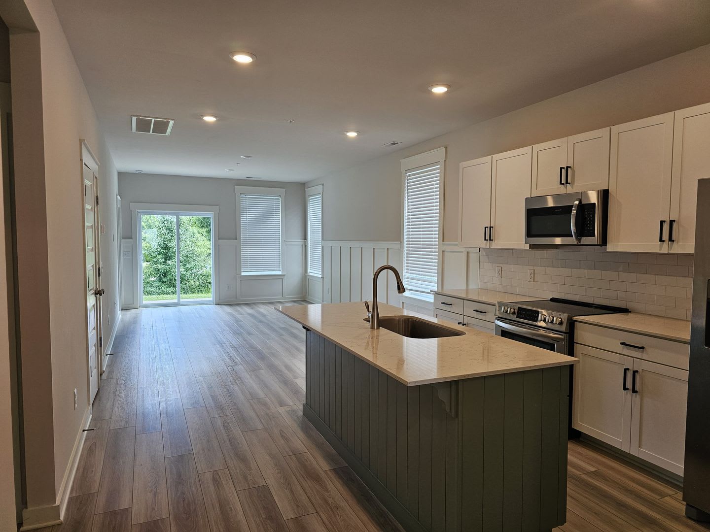 Move-In Ready End-Unit Townhome in Sawgrass West – photo 4
