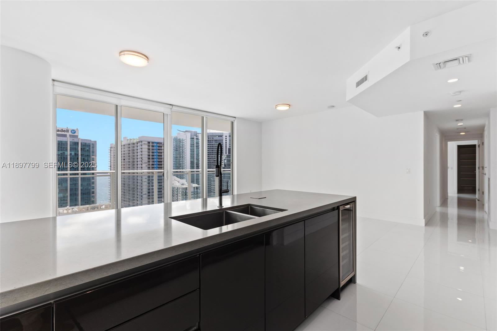 1080 Brickell Avenue – photo 4