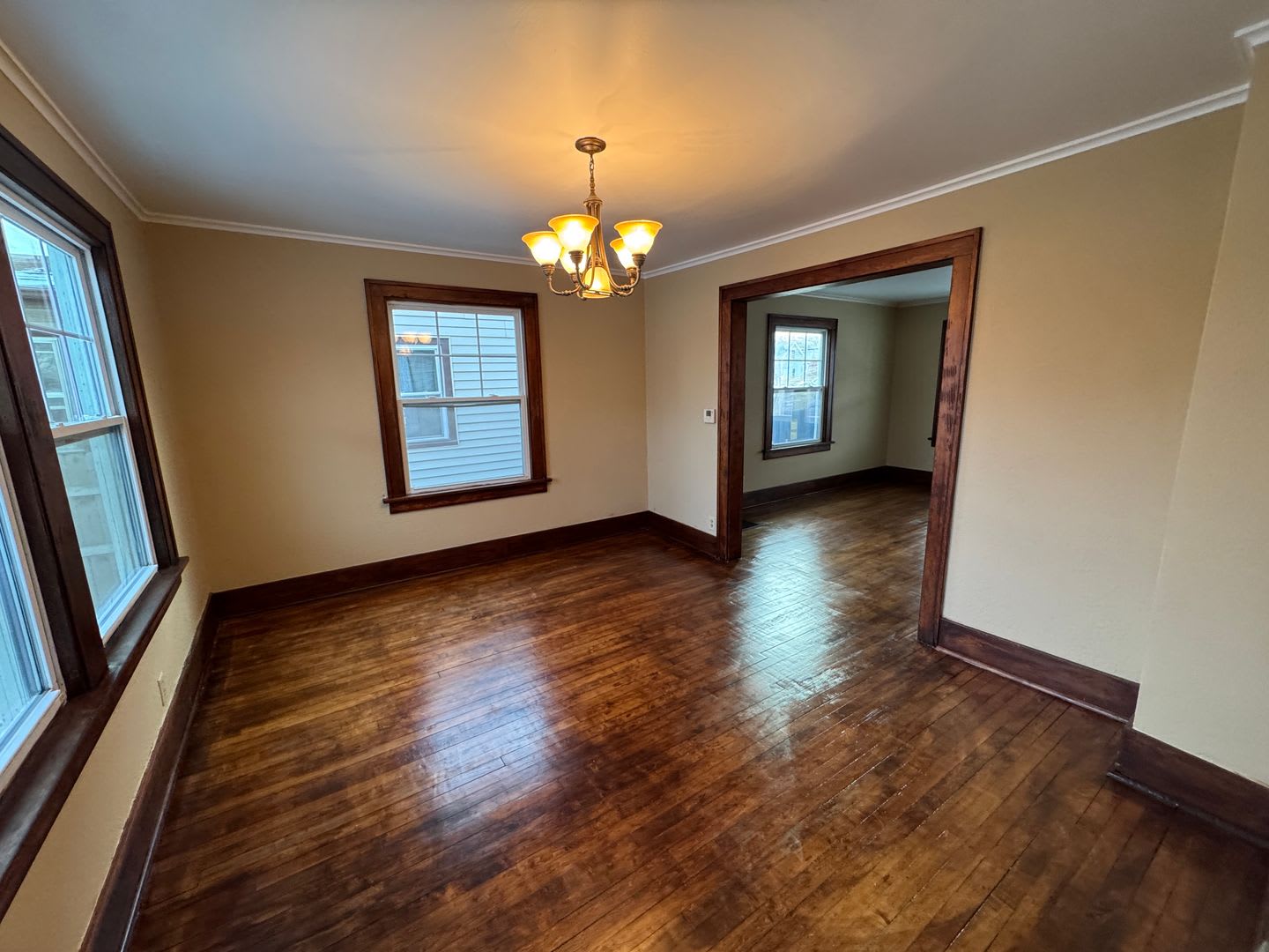 Beautiful 3-Bedroom Home with Spacious Living Area & Detached Garage – photo 2