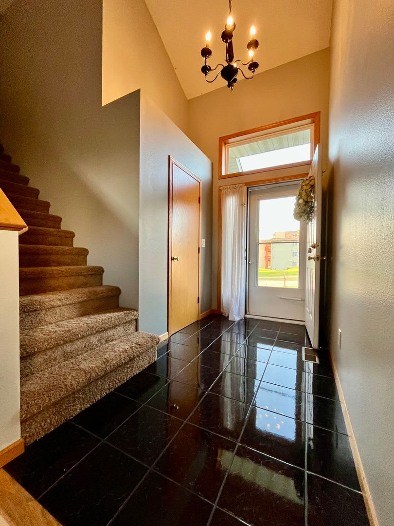 Beautiful 4 Bedroom Townhome! – photo 2