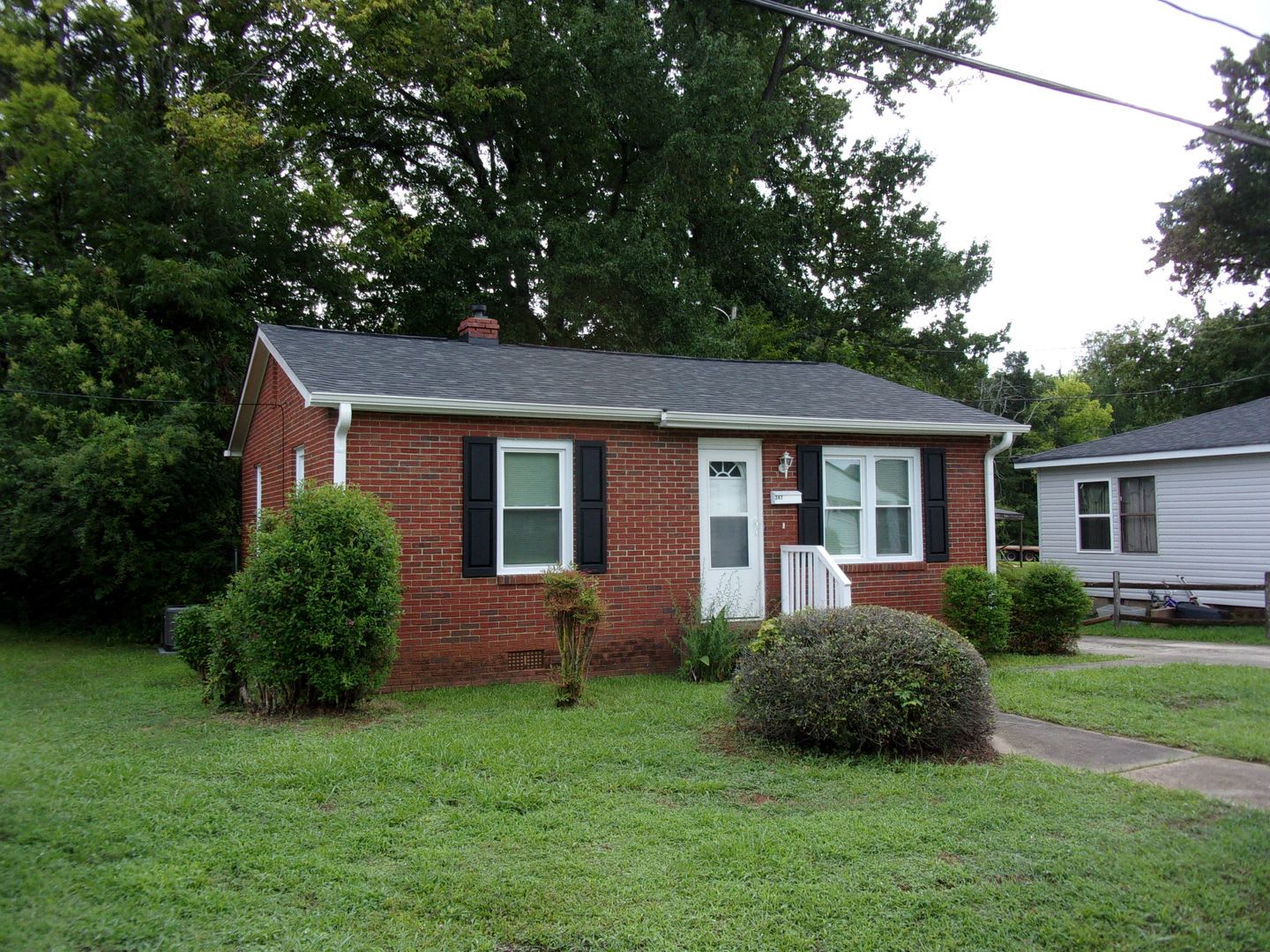Beautifully Renovated 2 Bedroom 1 Bath Brick Home – photo 1