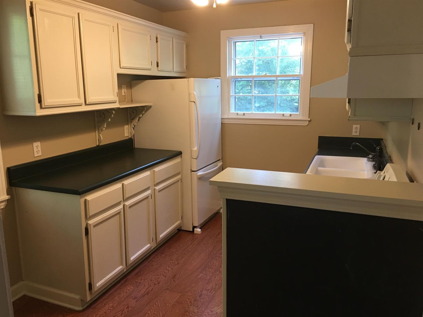 Charming 3 Bedroom 2 Bathroom Home In The Heart Of West Nashville – photo 4
