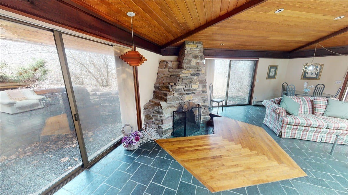 200 Steele Road – photo 3