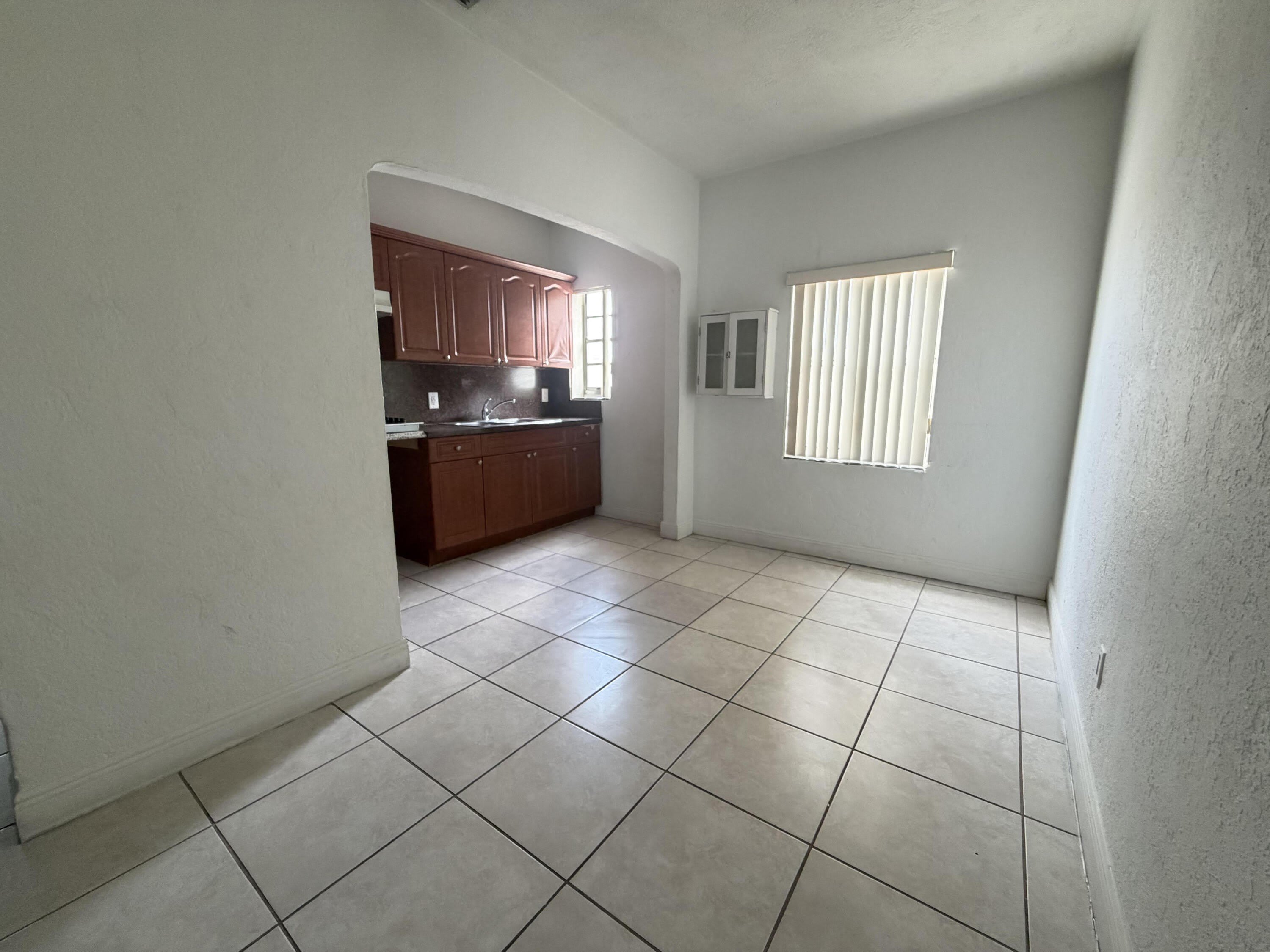 313 N Krome Avenue – photo 4