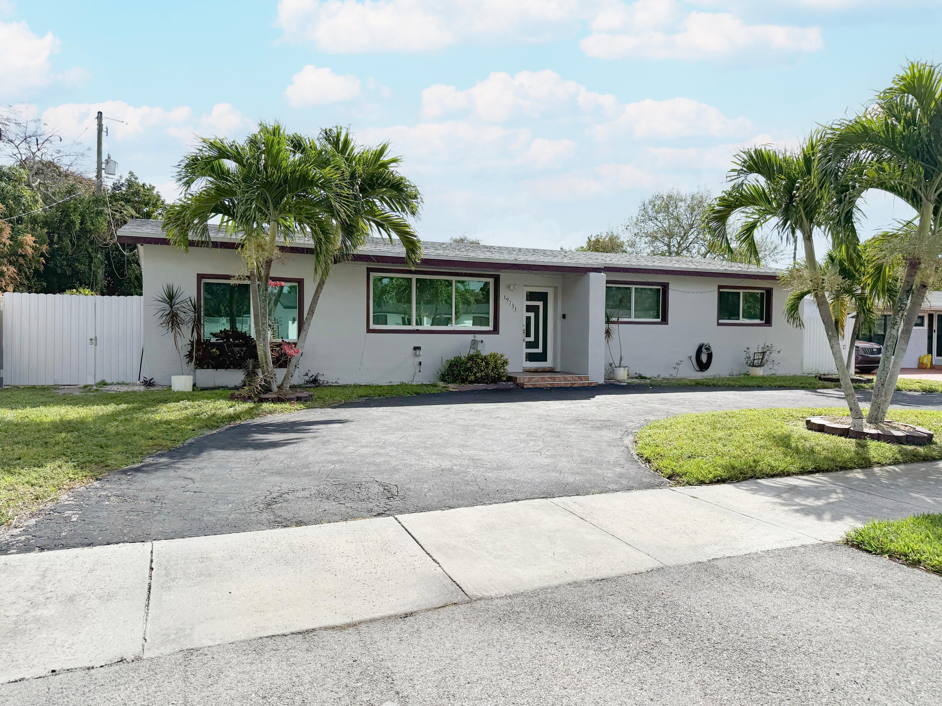 19731 NW 4TH Avenue – photo 3