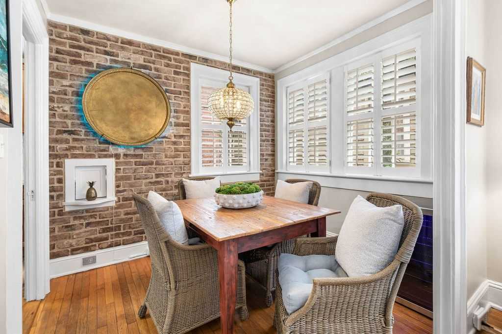 805 Whitaker St – photo 3