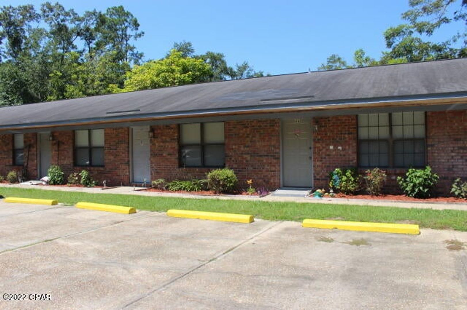 1 1 Apartment In Chipley With Water Sewer Garbage Lawn Maintenance Included – photo 2