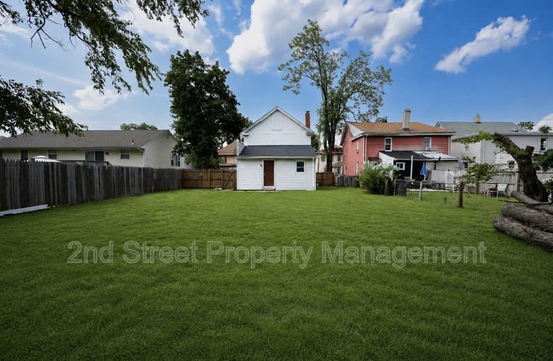 210 West Buck Street – photo 2
