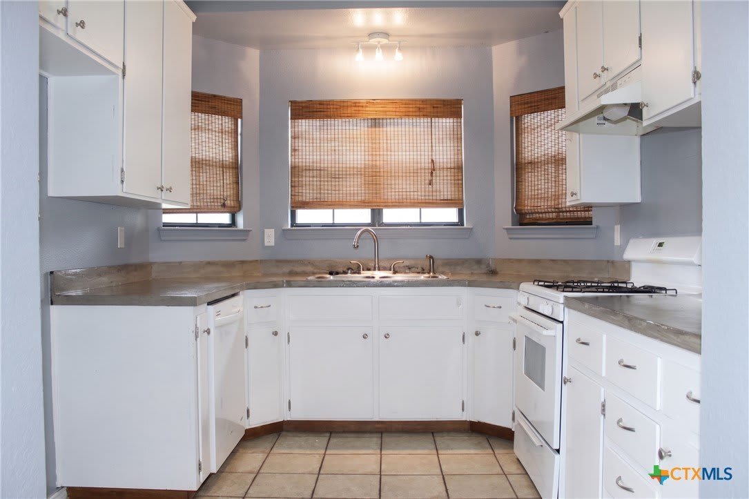 4916 Glass Mountain Drive – photo 5