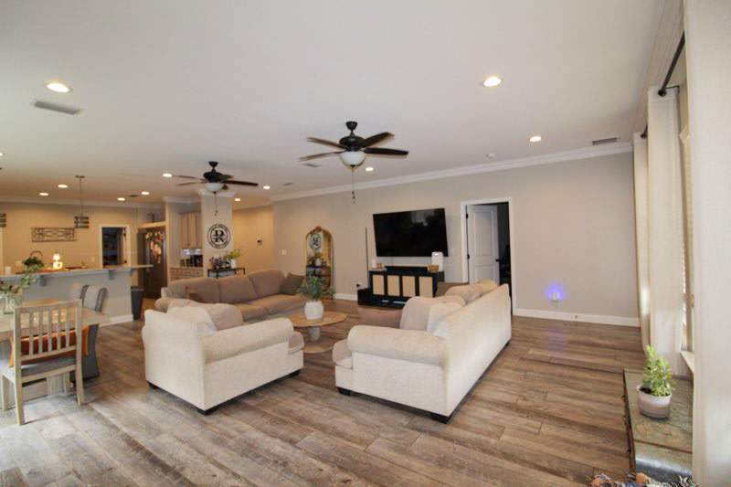 619 Lee Street – photo 4