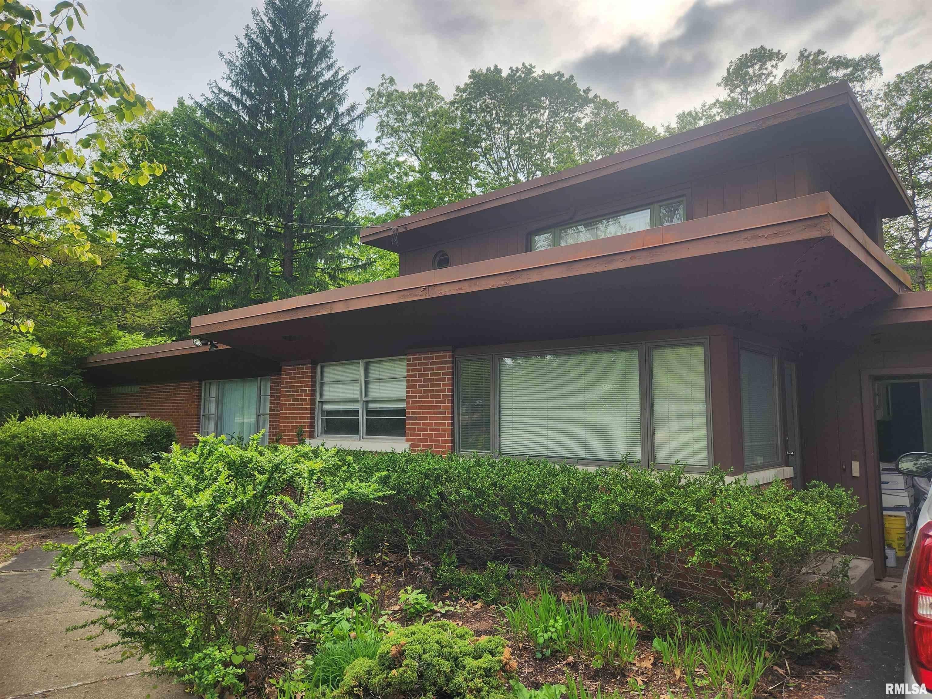 151 W DETWEILLER Drive – photo 1