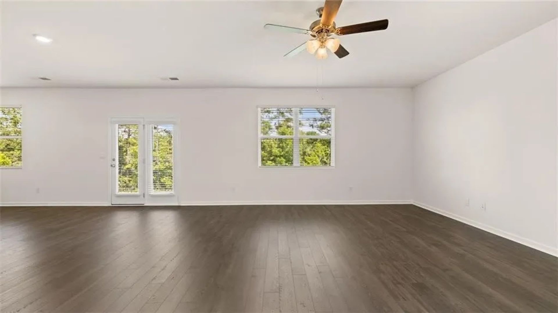 Room in 4 Bedroom Home in Locust Grove – photo 4