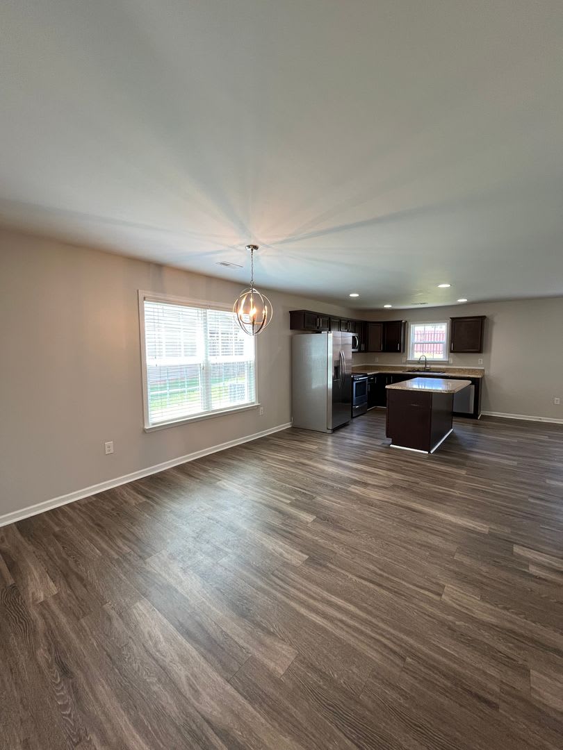 3 BR 2 1/2 Bath, Just a Short Distance to Swamp Rabbit and Downtown Greenville! – photo 2