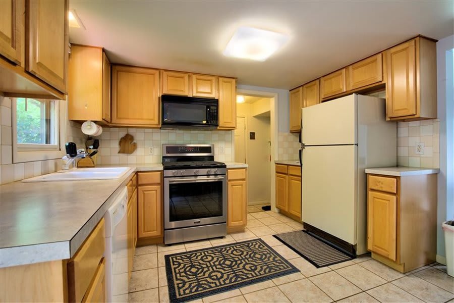 429 Lakeshore Drive South – photo 2