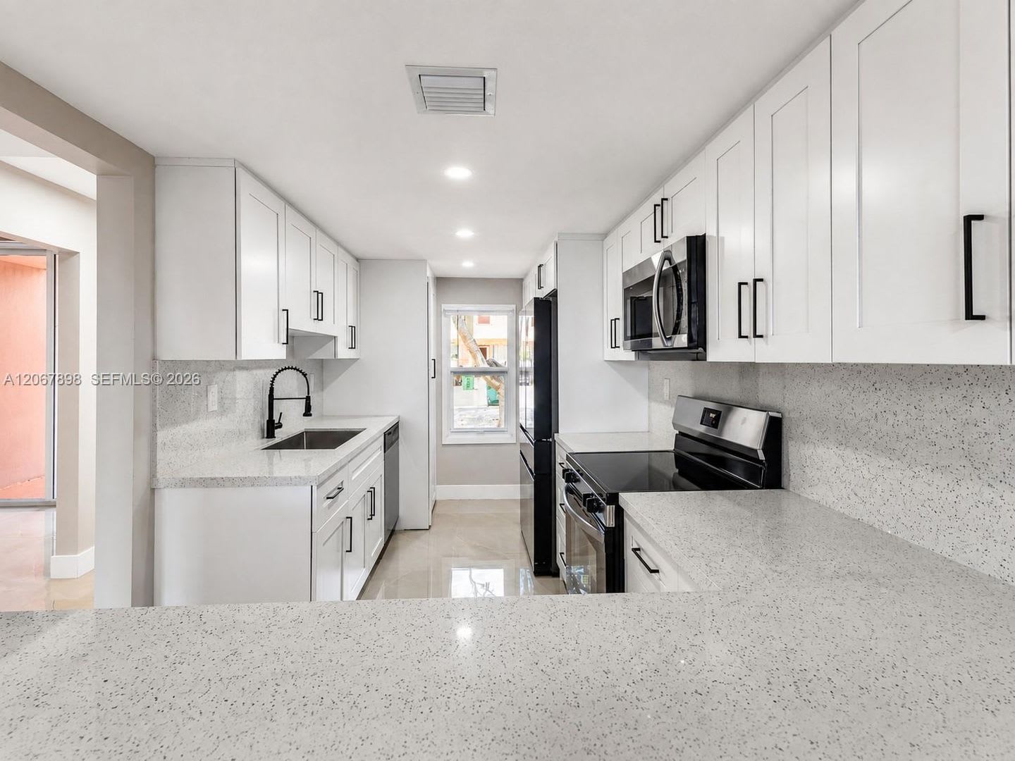 14124 Kendale Lakes Circle 14124, Miami, FL 33183 – photo 1