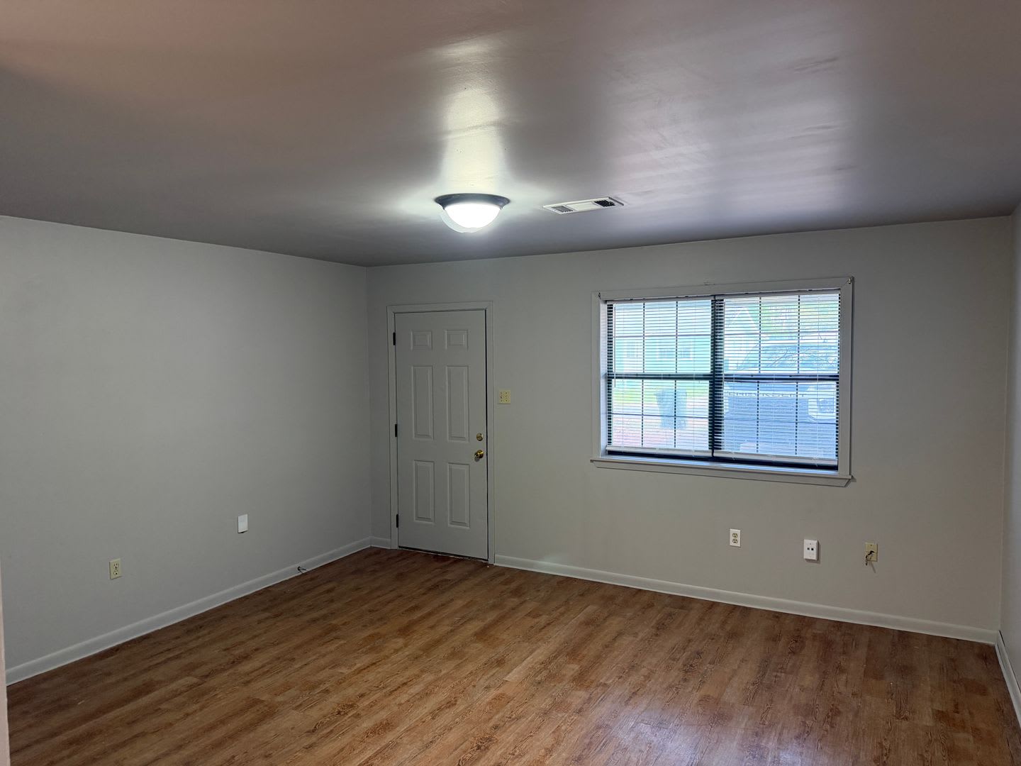 2 Bed 1 Bath Duplex – photo 2