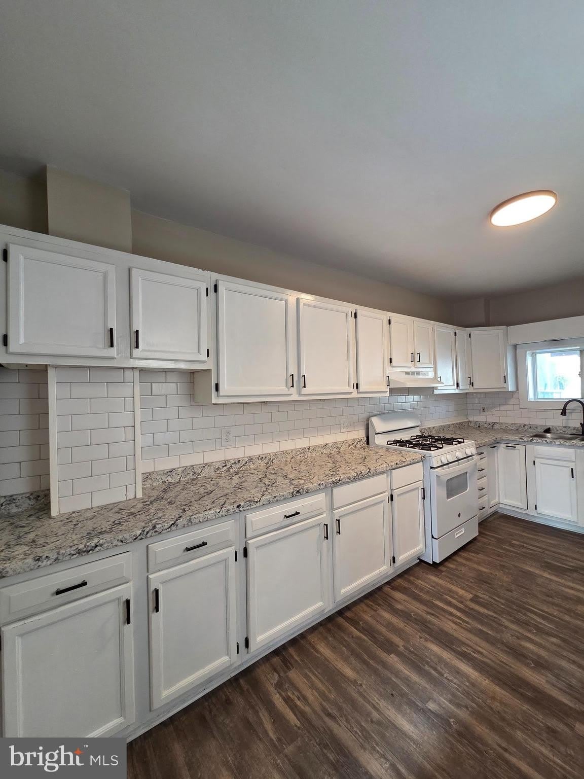 1335 MOSS Street – photo 5