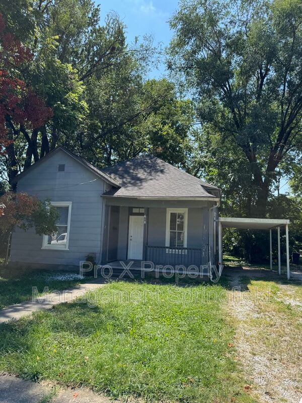 618 W Calhoun St – photo 1