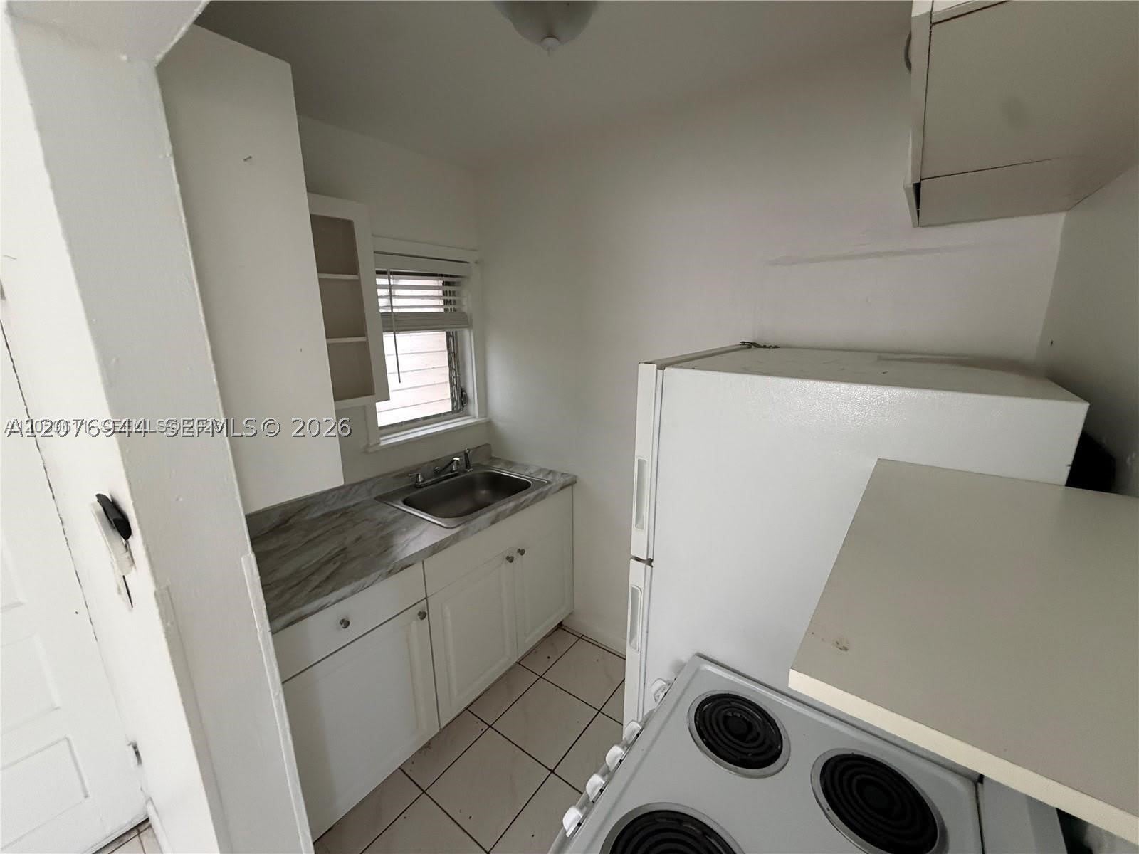 2430 SW 25th Ter – photo 3