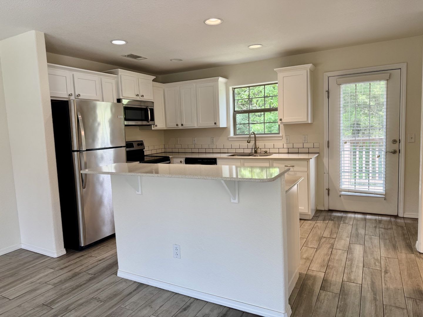 Nice 2 Bedroom Townhome Close To I 49 – photo 4